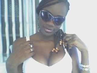 Sylvie!!C une amie tr&eacute; cool girl et tr&eacute; sexy!!Lach t comms!!