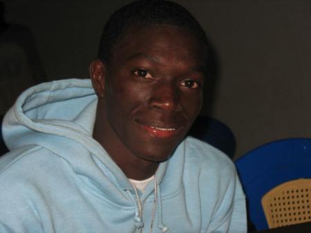 Kif le Bo goss!! C Steve un pote a moi!!!Tr&eacute; cool gars!Dafa beugue djigu&eacute;ne nak!!Lach t comms!!