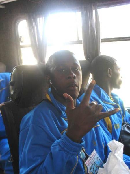 W&eacute; c mw a cot&eacute; de Steve dan le bus pour 1match o stad!!!Afair de PRO' !!!!Lach t coms !!!