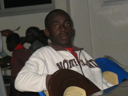 Wilfrid aka double Z (Zinedine Zidane) !C 1 ouf ce gars l&agrave;,tr&eacute; sympa et tr&eacute;&eacute; cool!!!Il est o6 tr&eacute; consult&eacute; par l&eacute; nana!!Lach t comms et t cordon&eacute; il  poura te metr dan dan le r&eacute;zo pt&eacute;tr!!