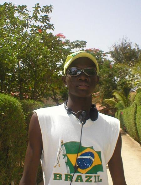 Dj Stan!C 1 pote,tr&eacute; cool ga!! tjrs de la zikmuz sur l&eacute; timpan!!!Lach t comms!!