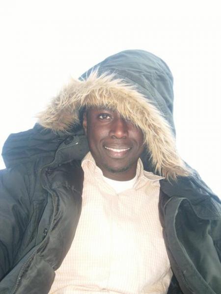 &ccedil;a c grd frere!!Il sapel Almamy!!!Mais plus connu sous le nom de rappeur Amenofils!!C du bon l&eacute; gars!!Lach t comms!!!